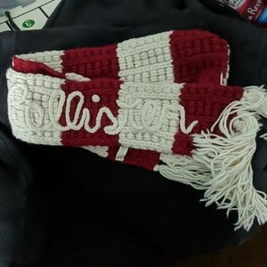 Hollister scarf